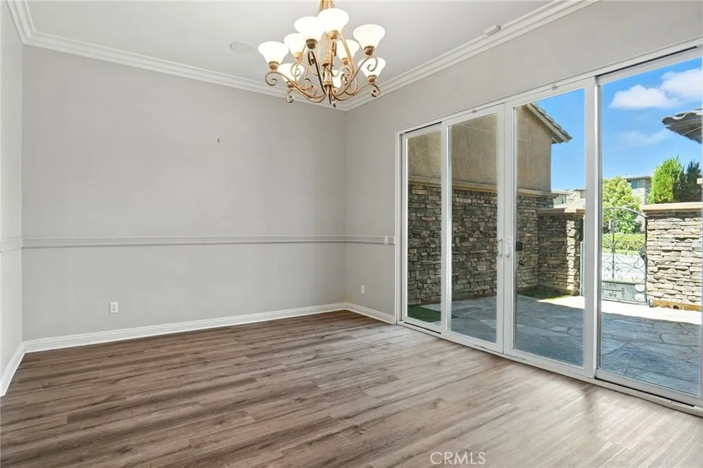 18338 Lakepointe Drive, Riverside, California 92503 home-pic-12